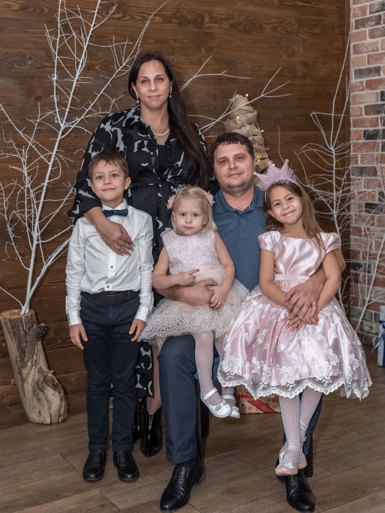 Анастасия Калмыкова с семьей. Фото из личного архива.
