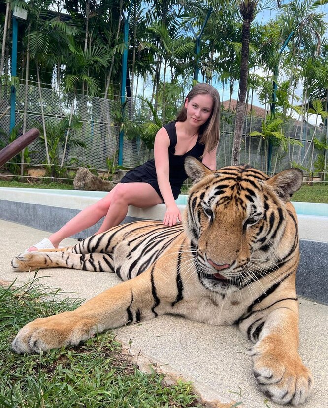 Юлия Липницкая позирует с тигром