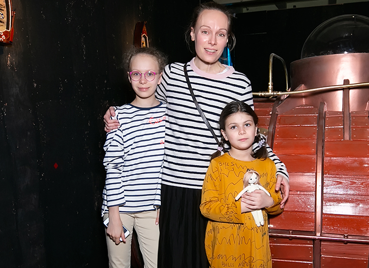 Ольга Ломоносова с детьми