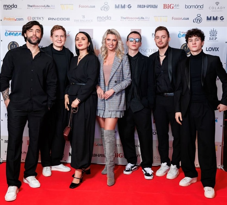 Карина Мартиросян, Ольга Жук, группа ПЯТЕРО