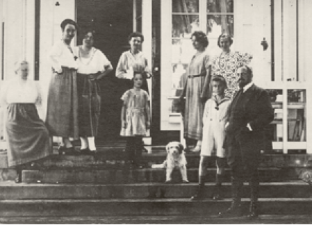 Поместье в Зеелове, Саймон в кругу семьи. 1926 год