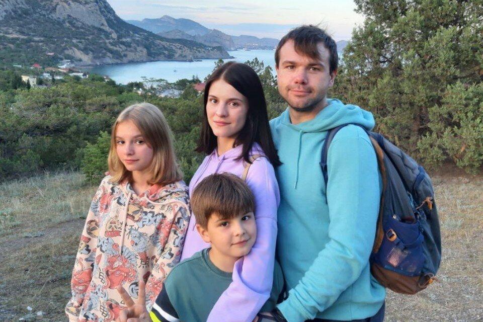 Михаил Казаков с семьей