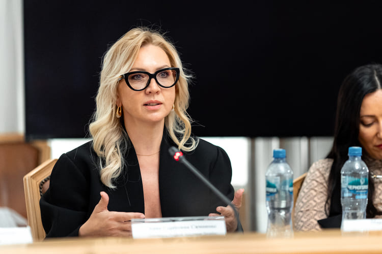 Анна Симонова