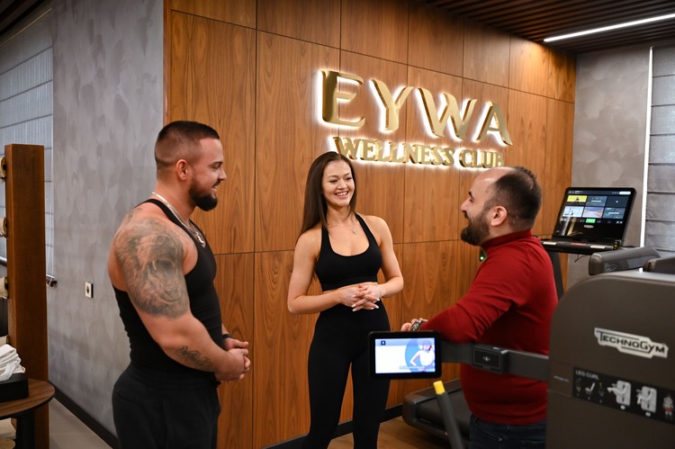 Георгий Ахназарян с коллегами wellness-клуба EYWA