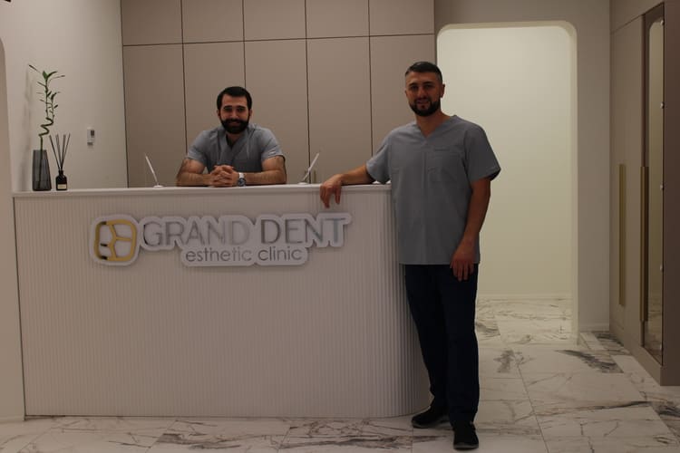 Айк Оганнисян и Руслан Омаров. Фото из личного архива.