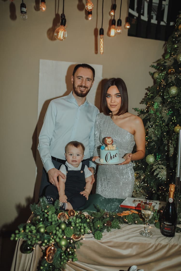 Олеся Новикова с семьёй. Фото из личного архива.