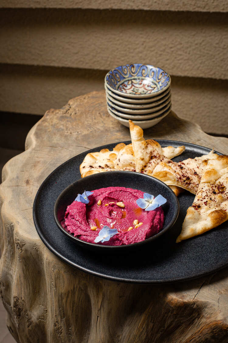 Блюдо халал-ресторан Alcha — Хумус из свеклы с кедровыми орешками и с казахским пармезаном