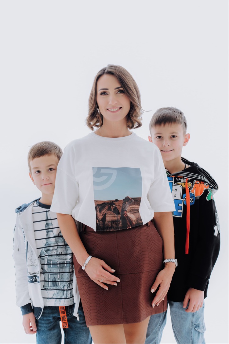Ольга Кучина со своими сыновьями. Фото из личного архива.