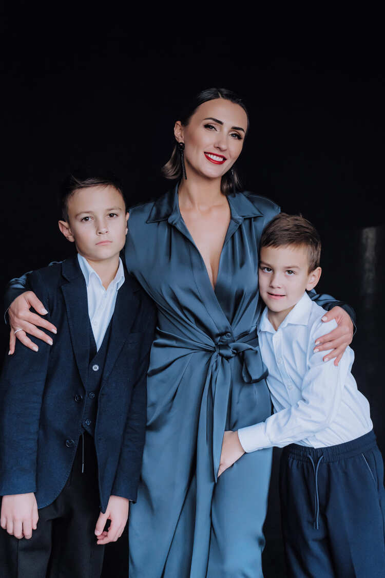 Ольга Кучина со своими сыновьями. Фото из Личного архива.