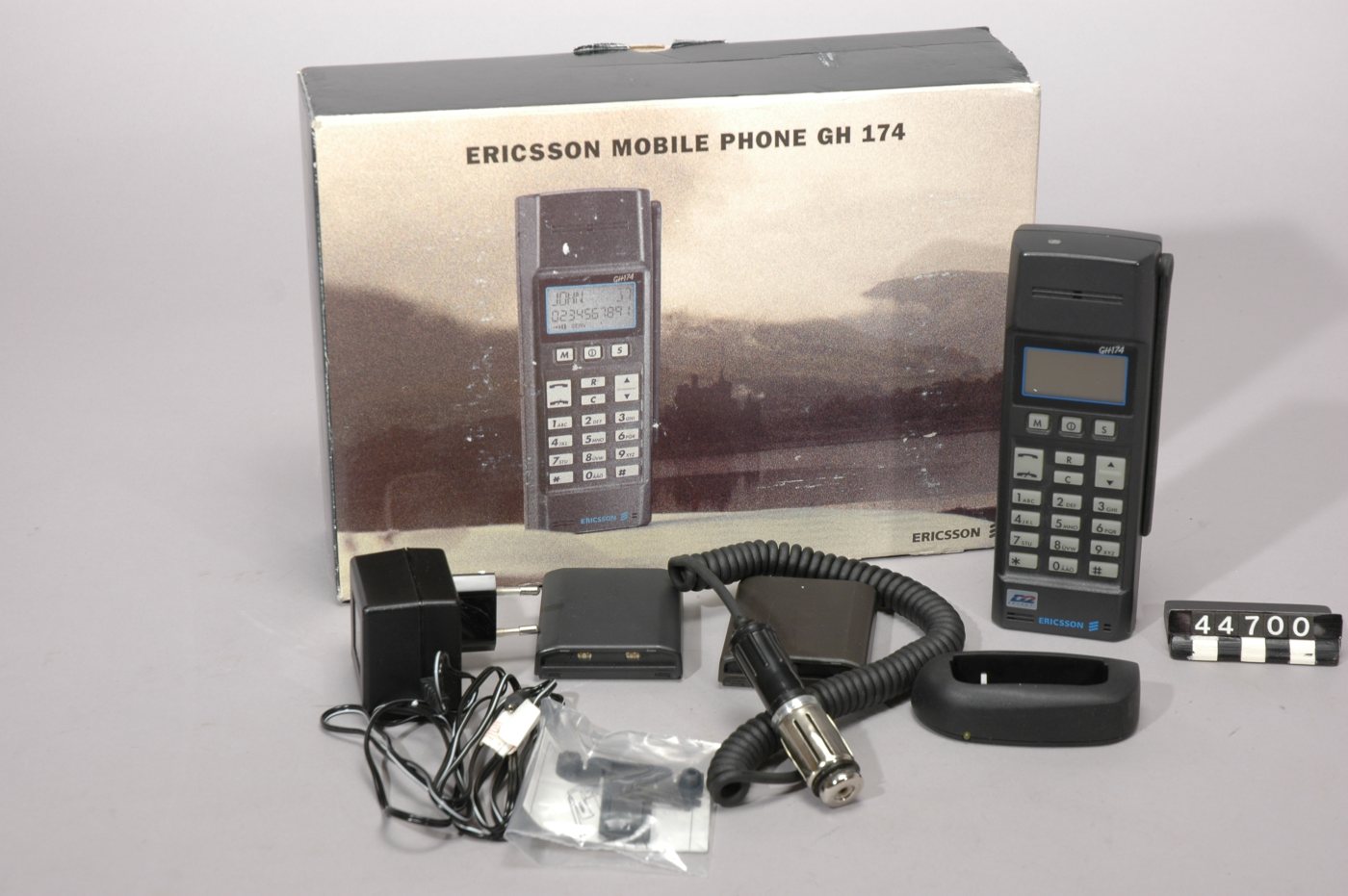 Ericsson GH174 — трубка для GSM-сети D2 в Германии, 1992 год