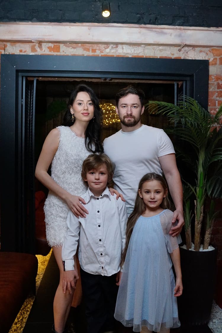 Алина Ситник с семьей. Фото из личного архива.