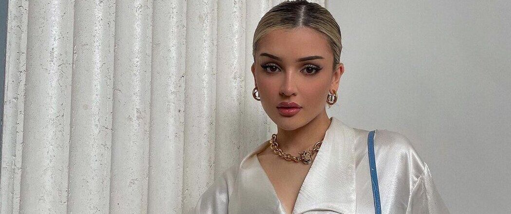 Дина Саева — Биография