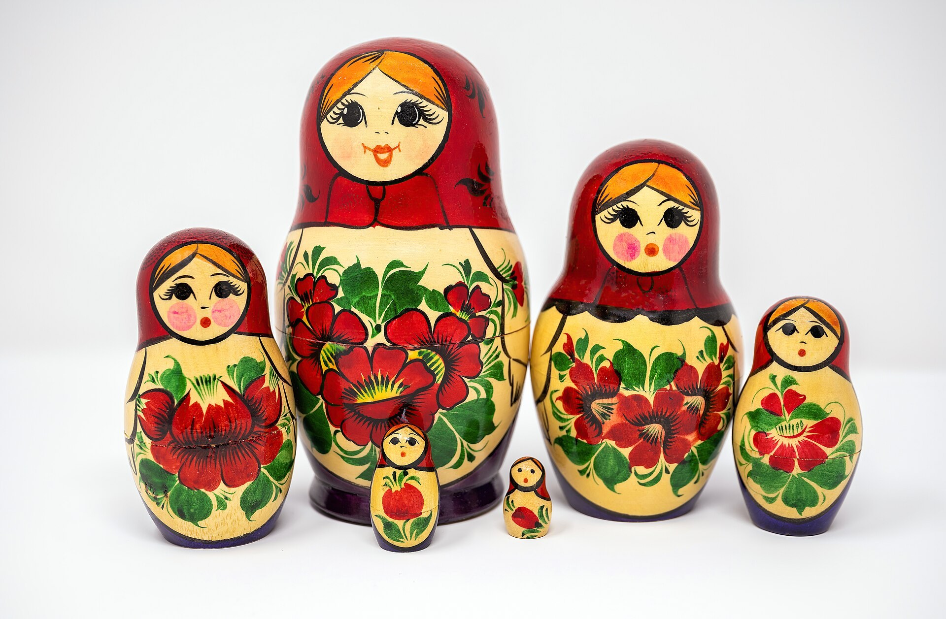 Мал мала меньше: как пишется и что значит